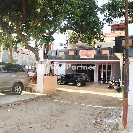Wisma Suci Syariah Polewali Mandar Mitra Reddoorz Matakali Exteriör bild