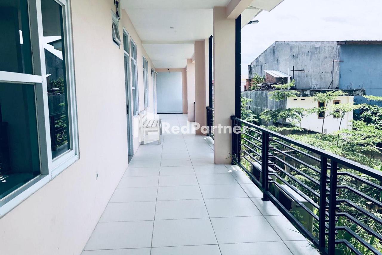 Wisma Suci Syariah Polewali Mandar Mitra Reddoorz Matakali Exteriör bild
