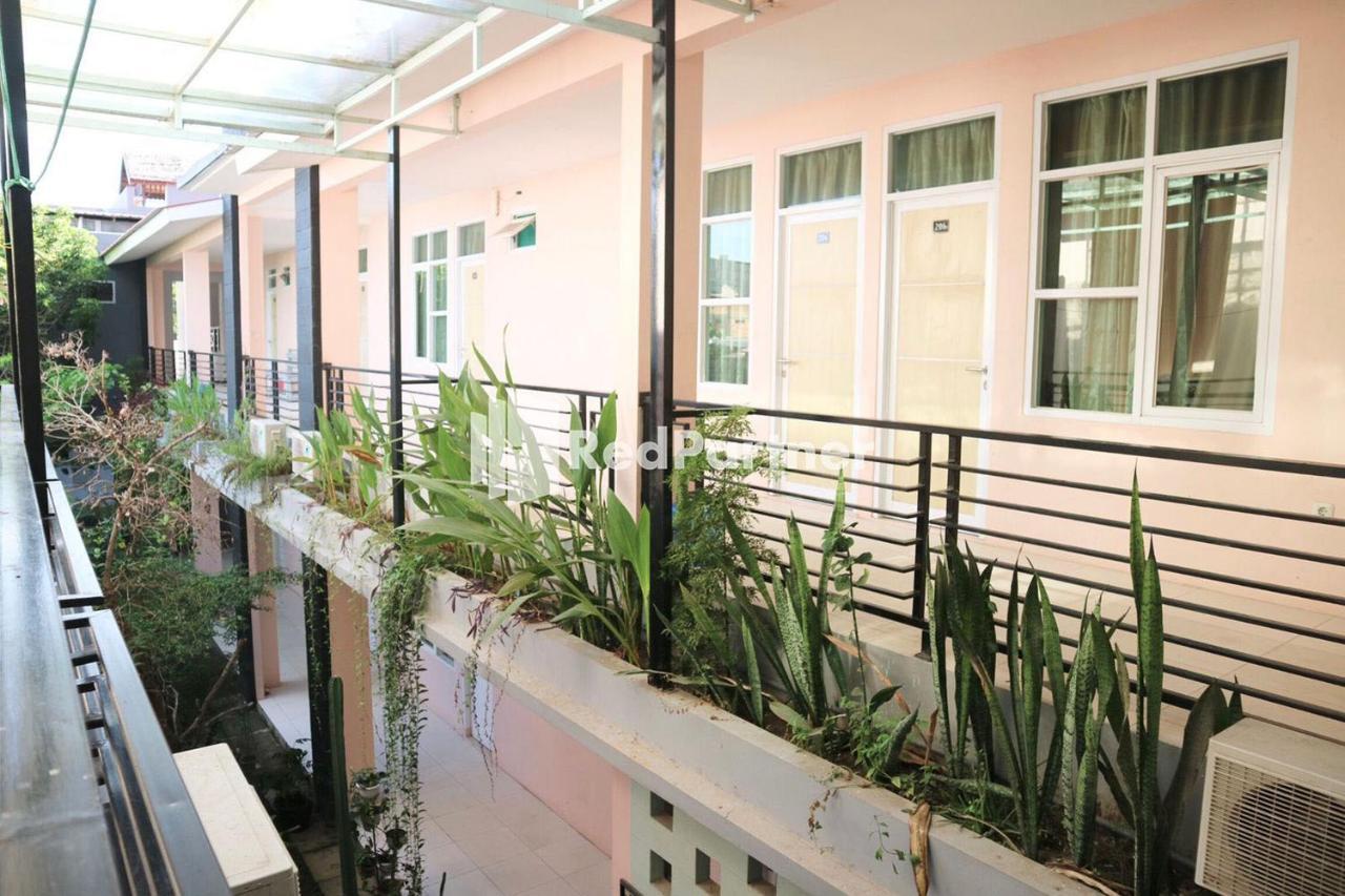 Wisma Suci Syariah Polewali Mandar Mitra Reddoorz Matakali Exteriör bild