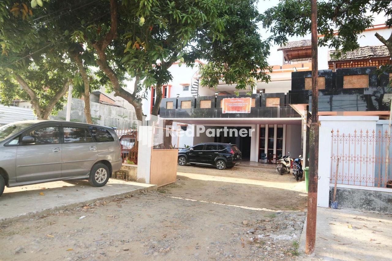 Wisma Suci Syariah Polewali Mandar Mitra Reddoorz Matakali Exteriör bild